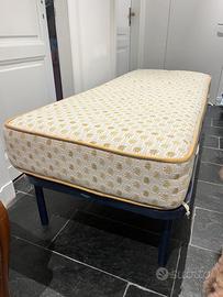 Letto singolo con materasso