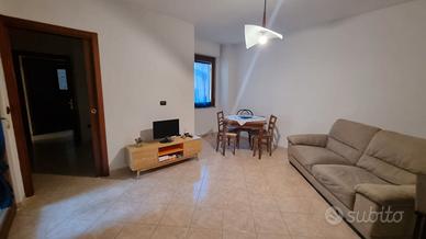 Via Civitavecchia appartamento arredato due letto