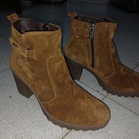 Stivaletti in camoscio