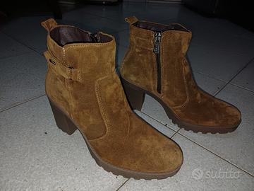 Stivaletti in camoscio