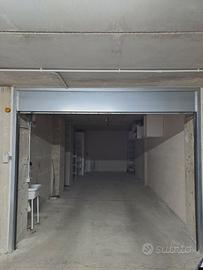 comodo garage per 2 auto via selva villa comunale 