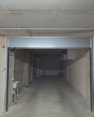 comodo garage per 2 auto via selva villa comunale 