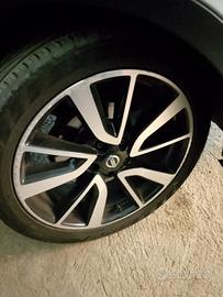 cerchi in lega 19 Nissan e gomme