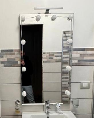 VENDUTO_Specchio da trucco con luci