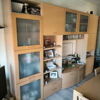 MOBILE A PARETE IN ROVERE 