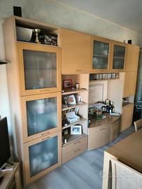 MOBILE A PARETE IN ROVERE 