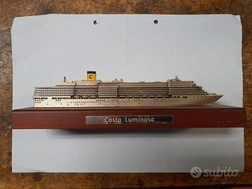 Modellino nave da crociera costa luminosa
