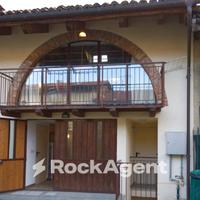 CASA INDIPENDENTE SU DUE LIVELLI CON GARAGE