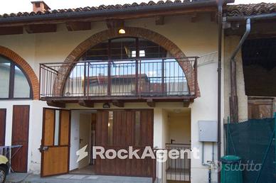 CASA INDIPENDENTE SU DUE LIVELLI CON GARAGE