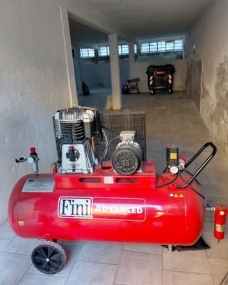 COMPRESSORE PRATICAMENTE NUOVO