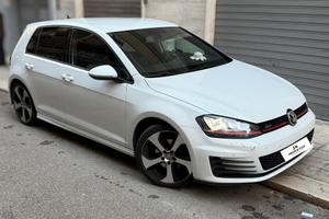 Volkswagen Golf 1.6 TDI 110cv allestimento R-Line