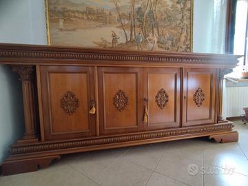 Credenza in noce massiccio intagliata