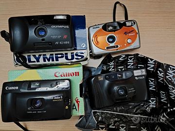 Macchine fotografiche Vintage con rullino da colle