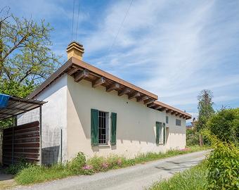 Casolare con giardino