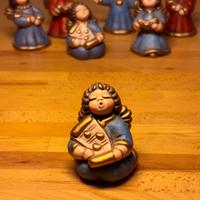 Thun angelo ceramica blu con pergamena