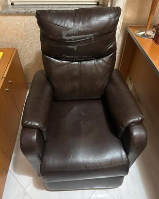 Poltrona relax marrone reclinabile con pedaliera
