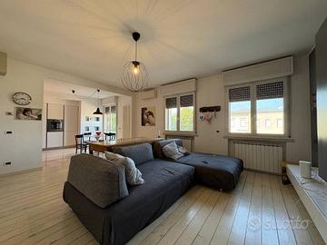 Appartamento di 112 m² con 3 locali e box auto a L