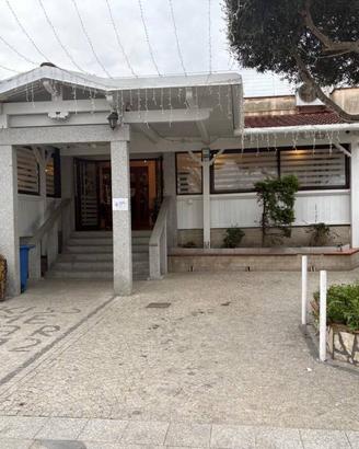 Attività / Licenza di 180 m² con 5 locali a Giugli