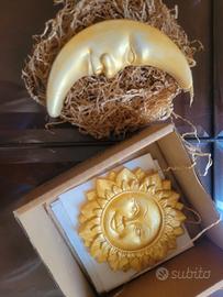 Sole e luna in gesso color oro