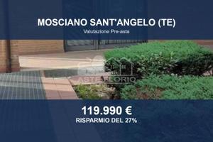 Immobile in asta di 213 m² con più di 5 locali a M