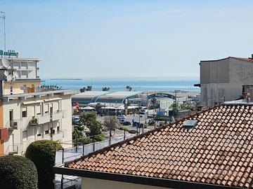 IN CENTRO 4 posti letto con poggiolo vista mare
