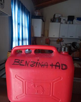 tanica  benzina 
