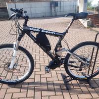 MTB carbonio con motore Bafang