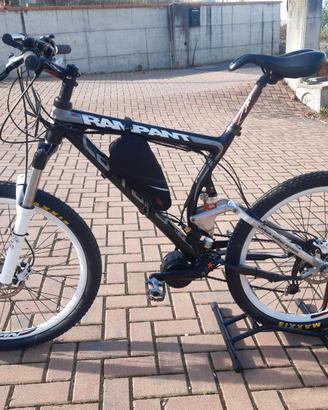 MTB carbonio con motore Bafang