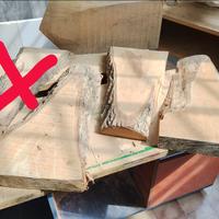 Tavole legno con corteccia