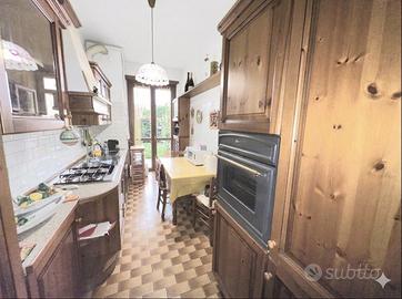 Cucina completa di elettrodomestici