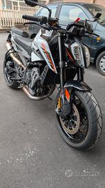 KTM DUKE 790