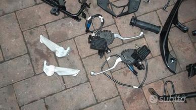 Majesty S 125 : centralina faro km pinza pompa