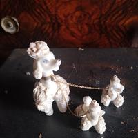 tris cani barboncini in porcellana bianca