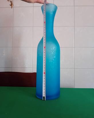 Elegante vaso azzurro in vetro