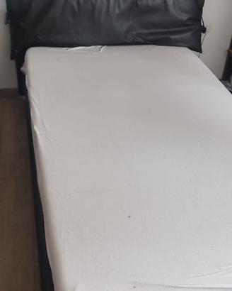 letto in pelle con contenitore