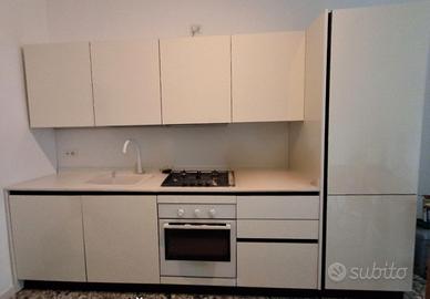 Cucina Veneta Cucine moderna completa di frigo, fo