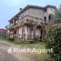 VILLINO IN BIFAMILIARE SU DI UN UNICO LIVELLO