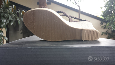 Sandali/zeppa n. 37 nuove