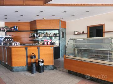 NEGOZIO A LANGHIRANO