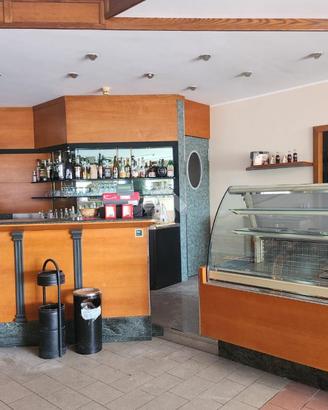 NEGOZIO A LANGHIRANO
