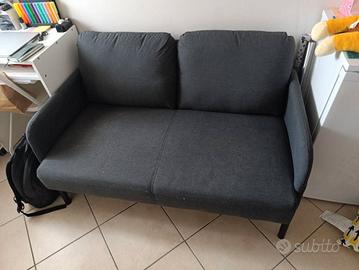 Divano 2 posti Glostad IKEA – compatto e moderno