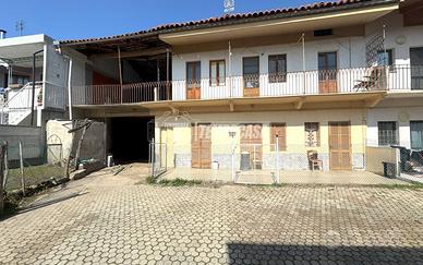 Casa Colonica a Cuceglio Via porta pia 7 locali