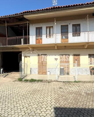 Casa Colonica a Cuceglio Via porta pia 7 locali