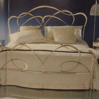 Letto matrimoniale e comodini Bontempi