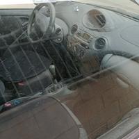 Yaris 1000 anno 2002