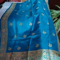 stola con ricamo di filo dorato 