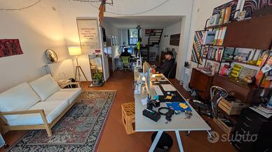 Stanza indipendente in studio creativo