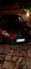 Lancia y anno 2004