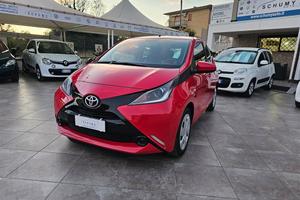 Toyota Aygo 1.0 VVT-i 69 CV 5 porte x-cool per Neo