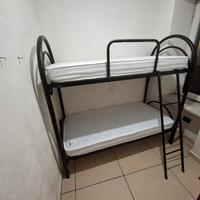 LETTI A CASTELLO NERI E MATERASSI PER CASE VACANZA